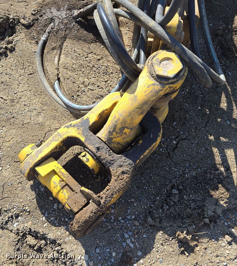 image for item EQ6765 2005 John Deere  1812C  scraper