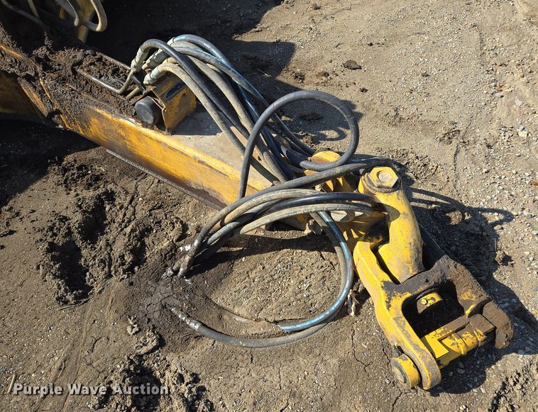 image for item EQ6765 2005 John Deere  1812C  scraper