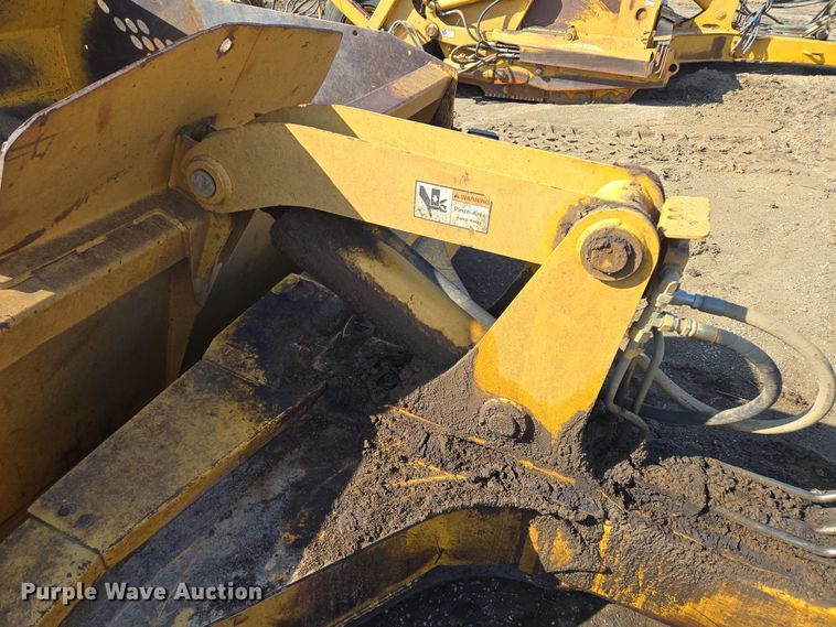 image for item EQ6765 2005 John Deere  1812C  scraper