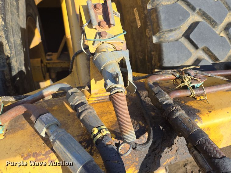 image for item EQ6765 2005 John Deere  1812C  scraper