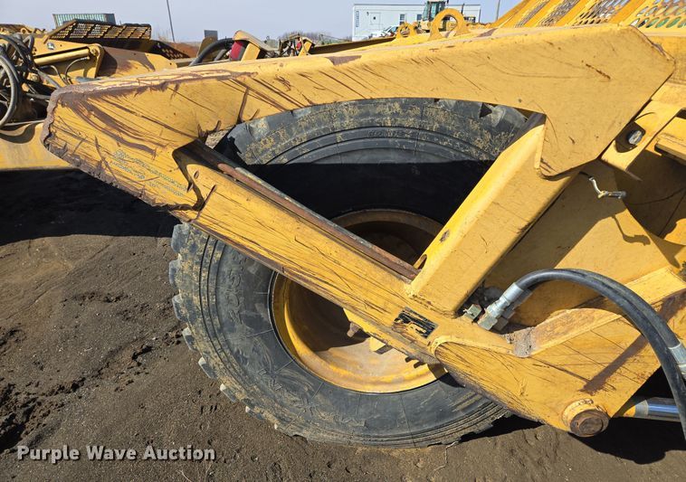 image for item EQ6765 2005 John Deere  1812C  scraper