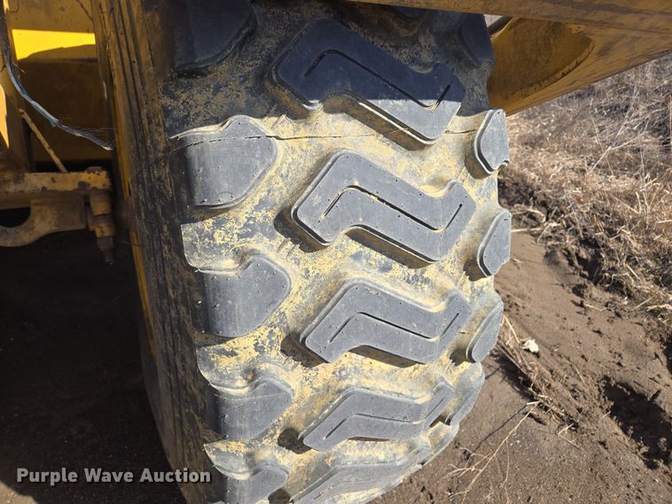 image for item EQ6765 2005 John Deere  1812C  scraper