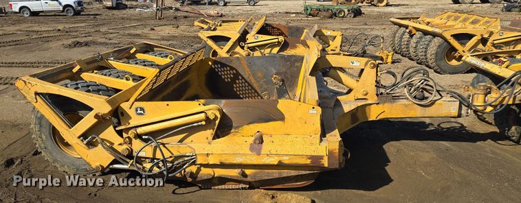 image for item EQ6766 2005 John Deere  1812C  scraper