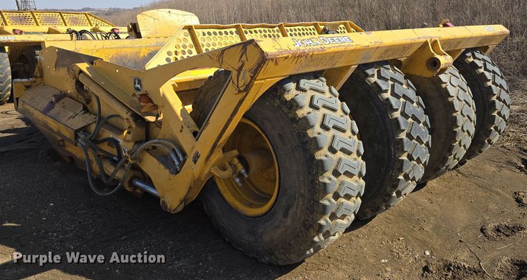 image for item EQ6766 2005 John Deere  1812C  scraper