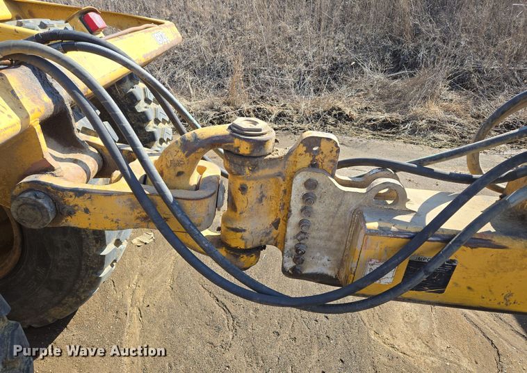 image for item EQ6766 2005 John Deere  1812C  scraper