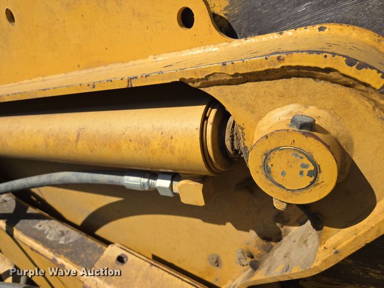 image for item EQ6766 2005 John Deere  1812C  scraper