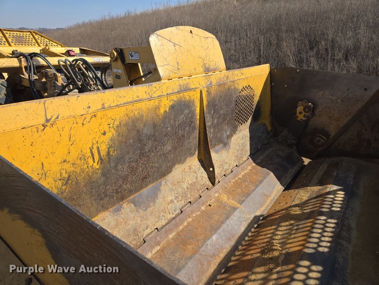 image for item EQ6766 2005 John Deere  1812C  scraper