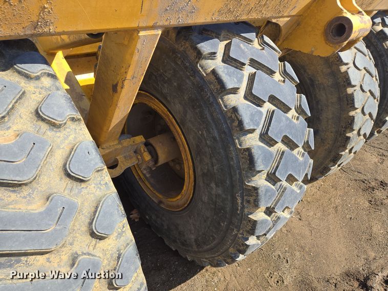 image for item EQ6766 2005 John Deere  1812C  scraper