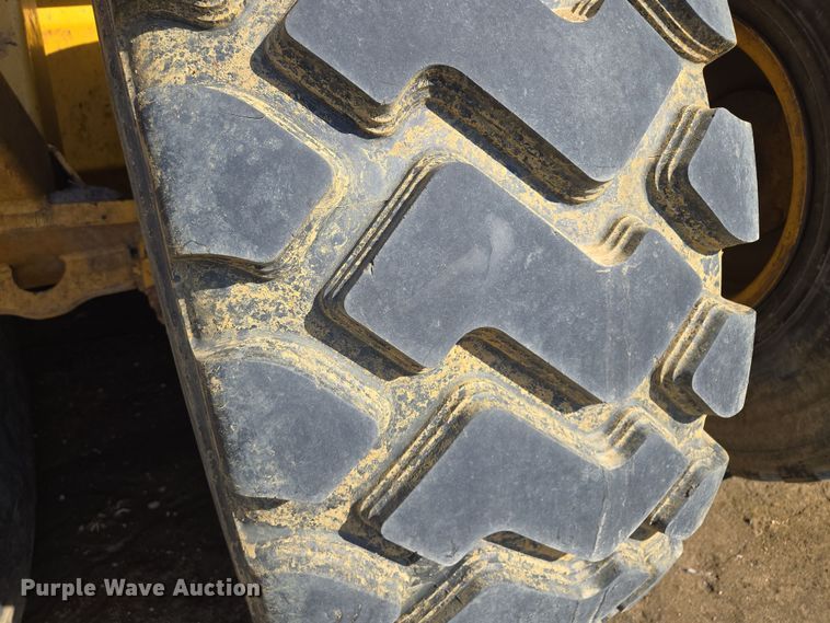 image for item EQ6766 2005 John Deere  1812C  scraper