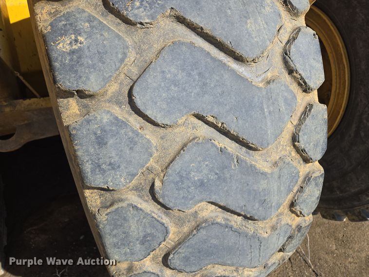 image for item EQ6766 2005 John Deere  1812C  scraper