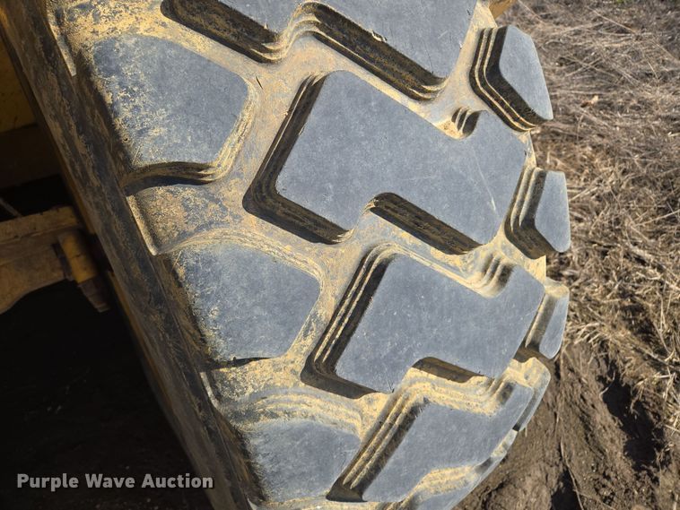 image for item EQ6766 2005 John Deere  1812C  scraper