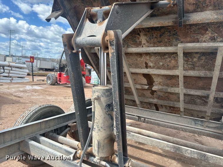 image for item ER5206 2015 Diamond C dump trailer