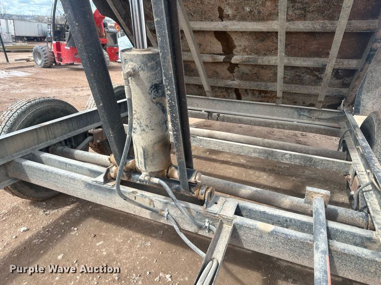 image for item ER5206 2015 Diamond C dump trailer