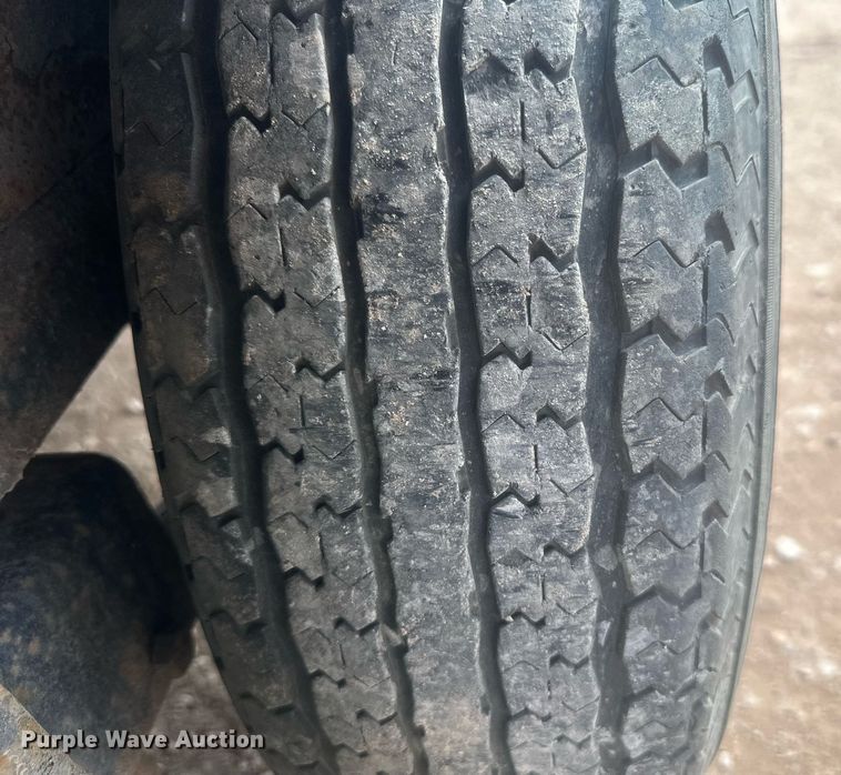 image for item ER5207 2013 Diamond C tilt deck equipment trailer