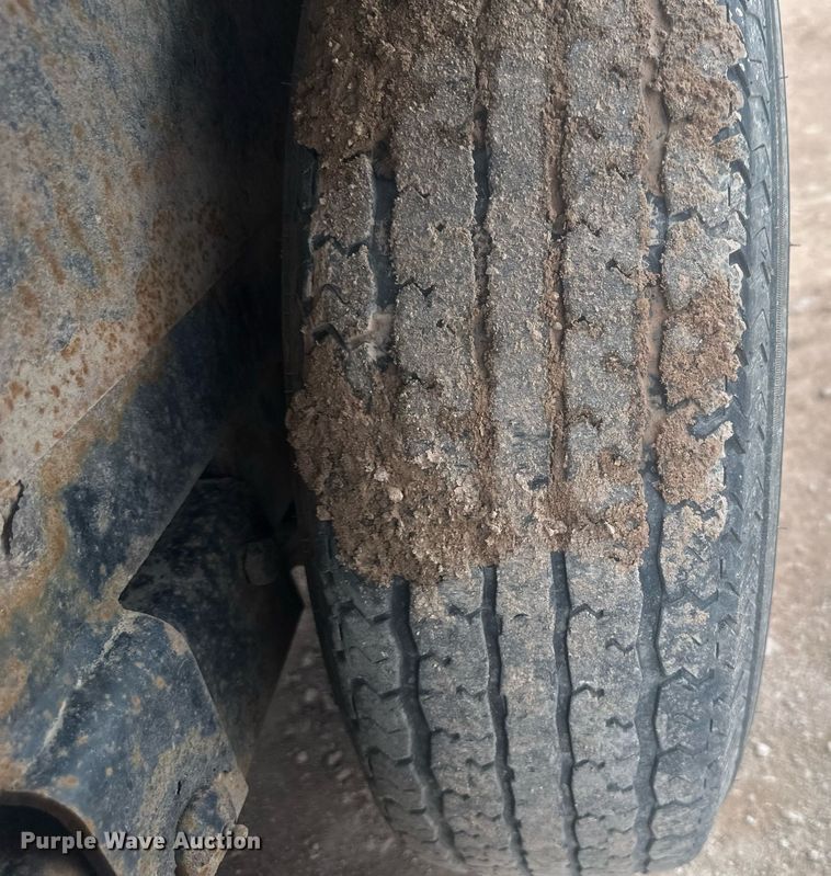 image for item ER5207 2013 Diamond C tilt deck equipment trailer