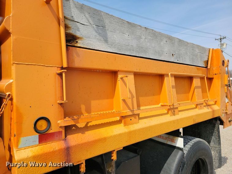 image for item NV9772 2000 International 2554 dump truck