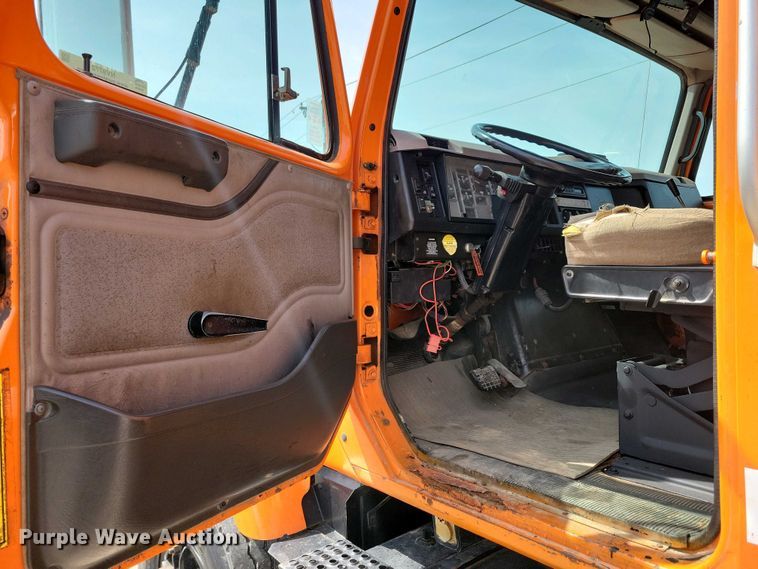 image for item NV9772 2000 International 2554 dump truck