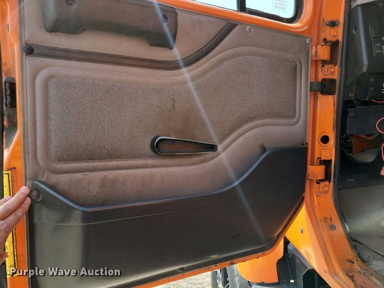 image for item NV9772 2000 International 2554 dump truck