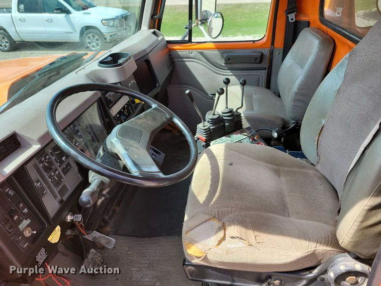 image for item NV9772 2000 International 2554 dump truck