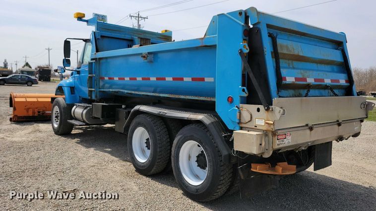 image for item NV9773 2006 International 7400 dump truck