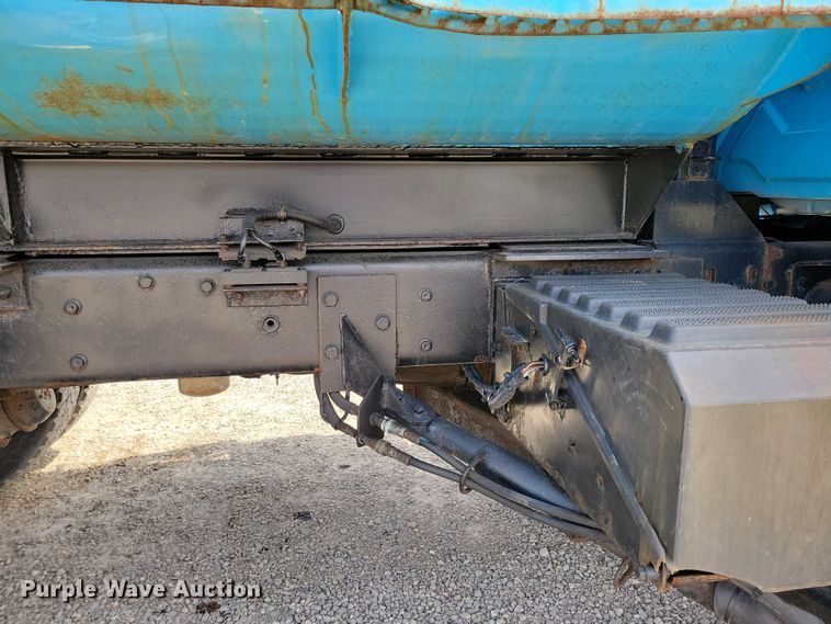 image for item NV9773 2006 International 7400 dump truck