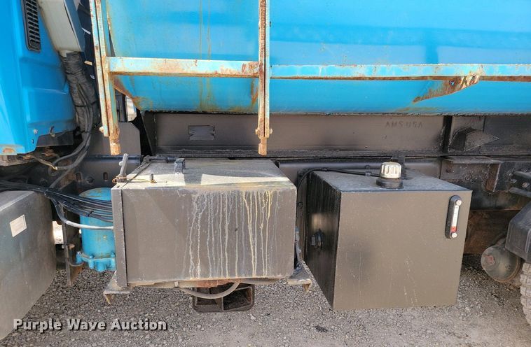 image for item NV9773 2006 International 7400 dump truck