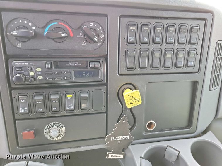 image for item NV9773 2006 International 7400 dump truck