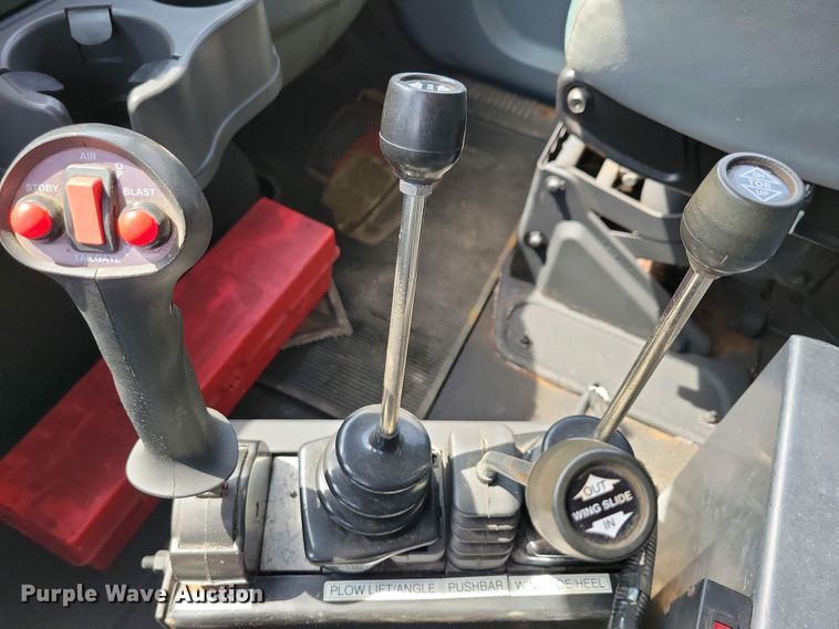 image for item NV9773 2006 International 7400 dump truck