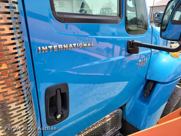 image for item NV9773 2006 International 7400 dump truck