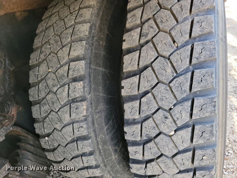 image for item NV9773 2006 International 7400 dump truck