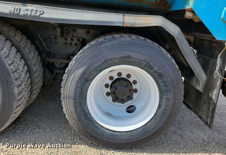 image for item NV9773 2006 International 7400 dump truck