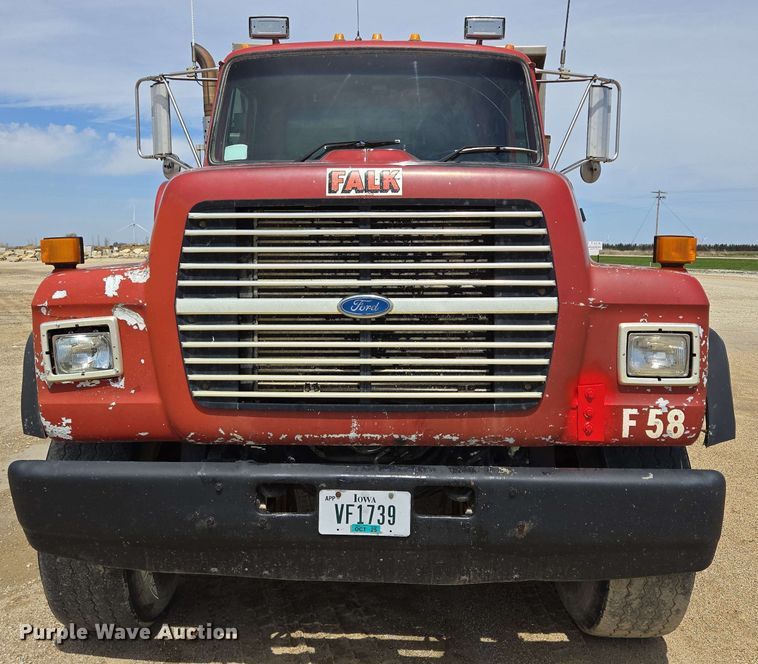 image for item NV9831 1995 Ford L8000 dump truck