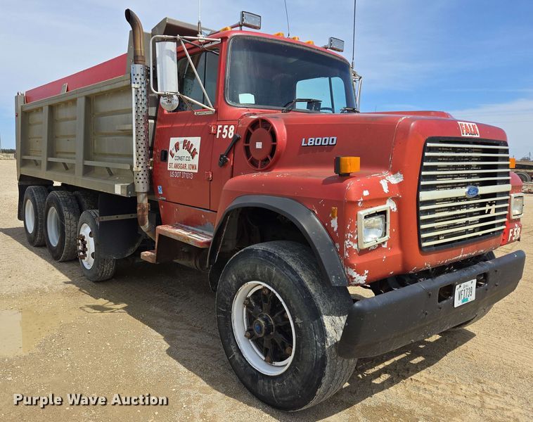 image for item NV9831 1995 Ford L8000 dump truck