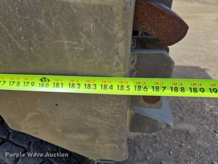 image for item NV9831 1995 Ford L8000 dump truck