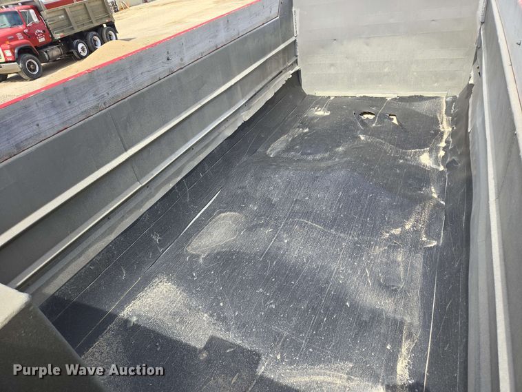 image for item NV9831 1995 Ford L8000 dump truck