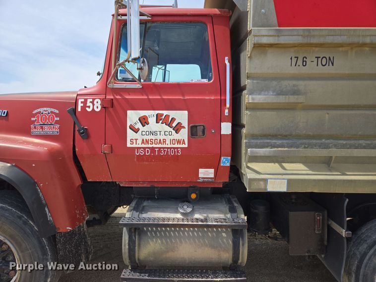 image for item NV9831 1995 Ford L8000 dump truck