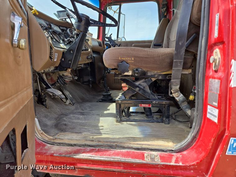 image for item NV9831 1995 Ford L8000 dump truck