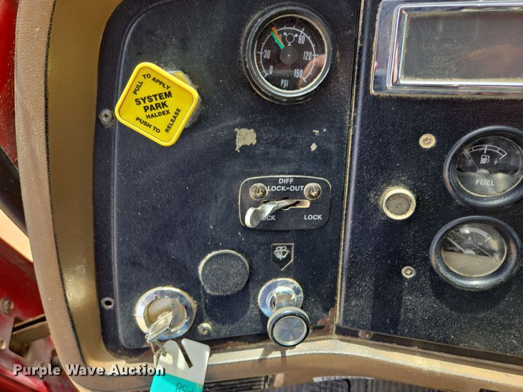 image for item NV9831 1995 Ford L8000 dump truck