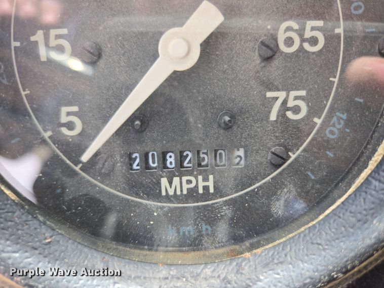 image for item NV9831 1995 Ford L8000 dump truck