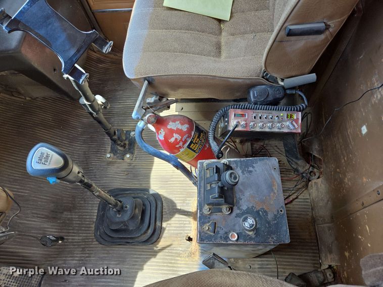 image for item NV9831 1995 Ford L8000 dump truck