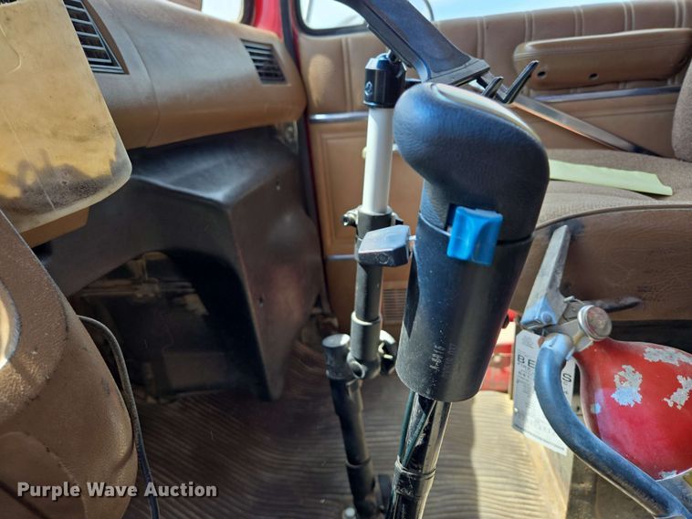 image for item NV9831 1995 Ford L8000 dump truck