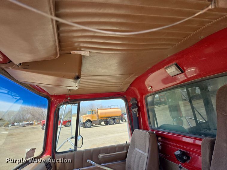 image for item NV9831 1995 Ford L8000 dump truck