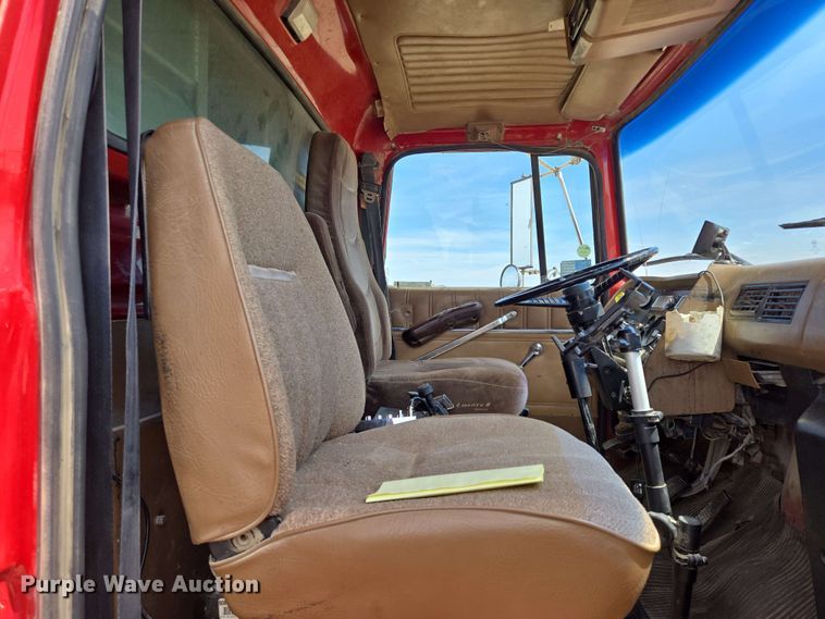 image for item NV9831 1995 Ford L8000 dump truck