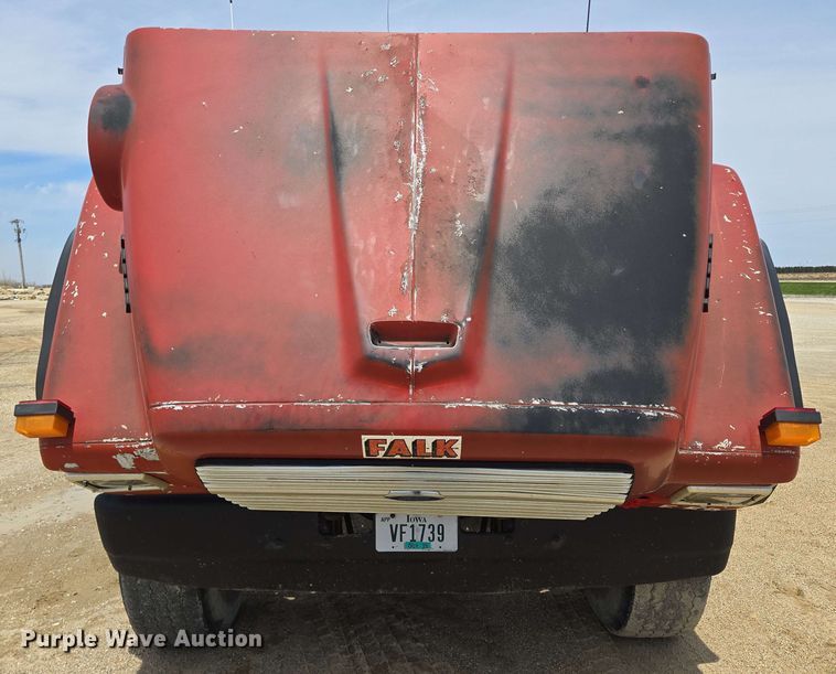 image for item NV9831 1995 Ford L8000 dump truck