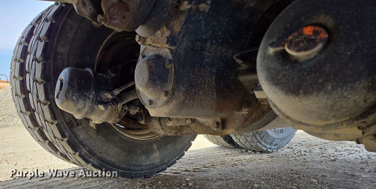 image for item NV9831 1995 Ford L8000 dump truck