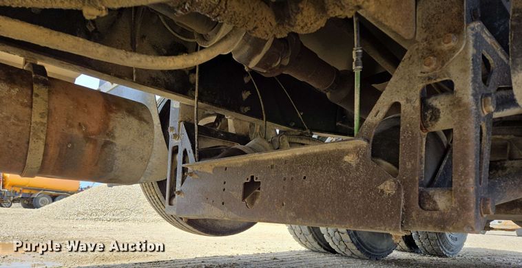 image for item NV9831 1995 Ford L8000 dump truck