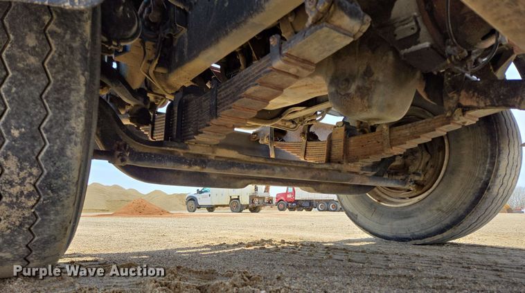 image for item NV9831 1995 Ford L8000 dump truck