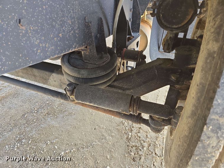 image for item NV9831 1995 Ford L8000 dump truck