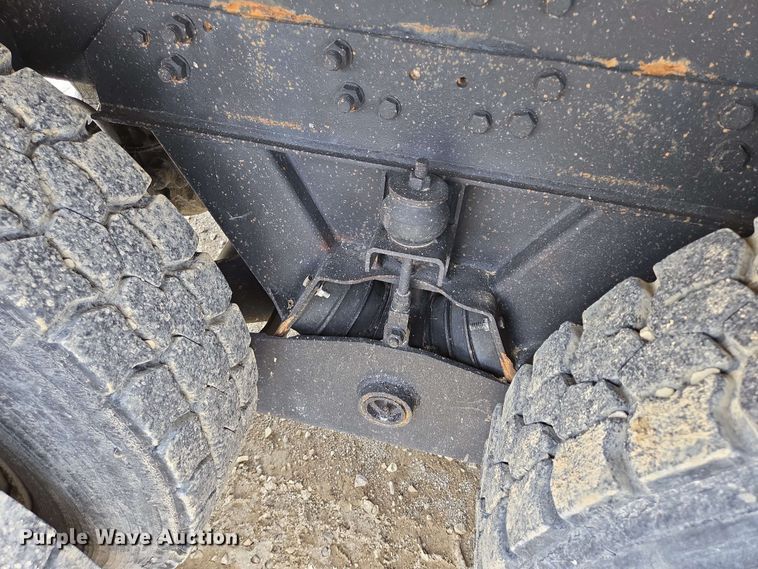 image for item NV9831 1995 Ford L8000 dump truck