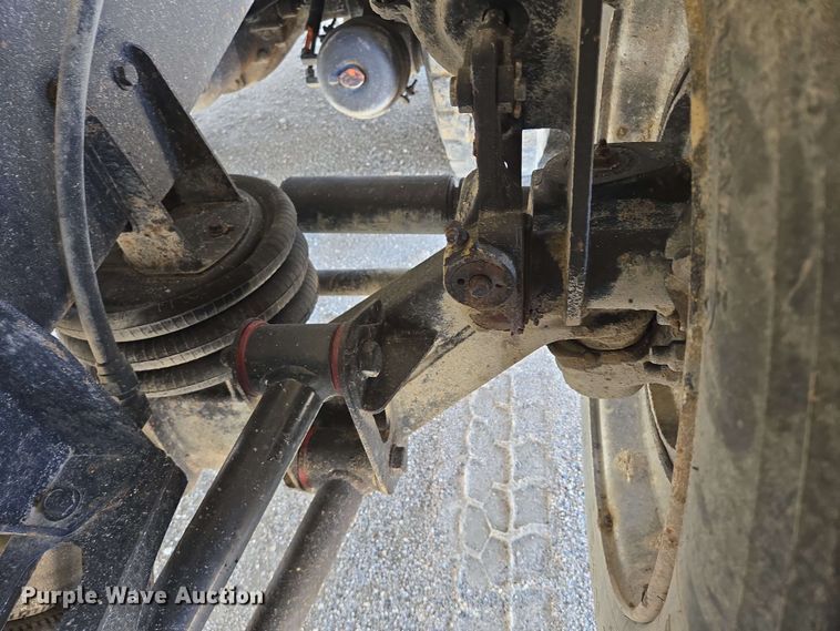 image for item NV9831 1995 Ford L8000 dump truck